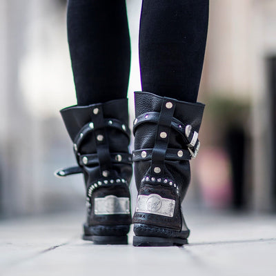 Stra1 - Black Texture
